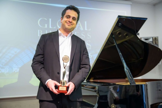 Global Business Award 2026 al pianista Andrea Tamburelli