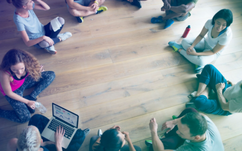 “Tessere reti tra donne” l’iniziativa che unisce