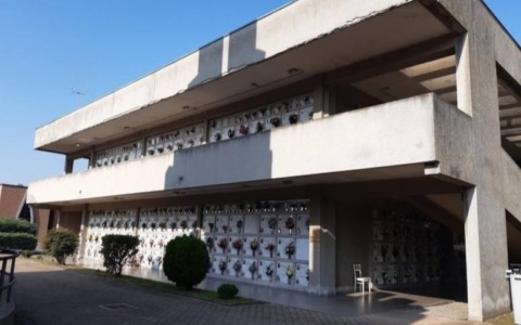 Cimitero, nuova copertura per l’edificio loculi a due piani