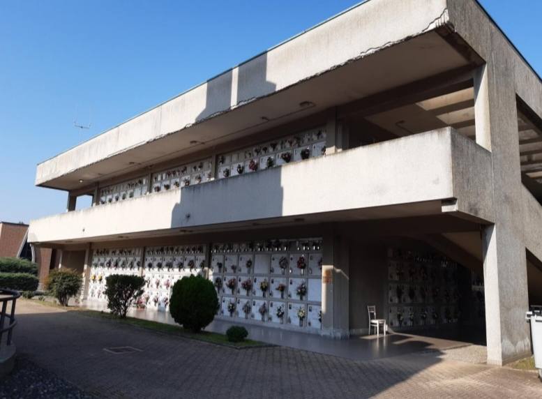 Cimitero, nuova copertura per l’edificio loculi a due piani