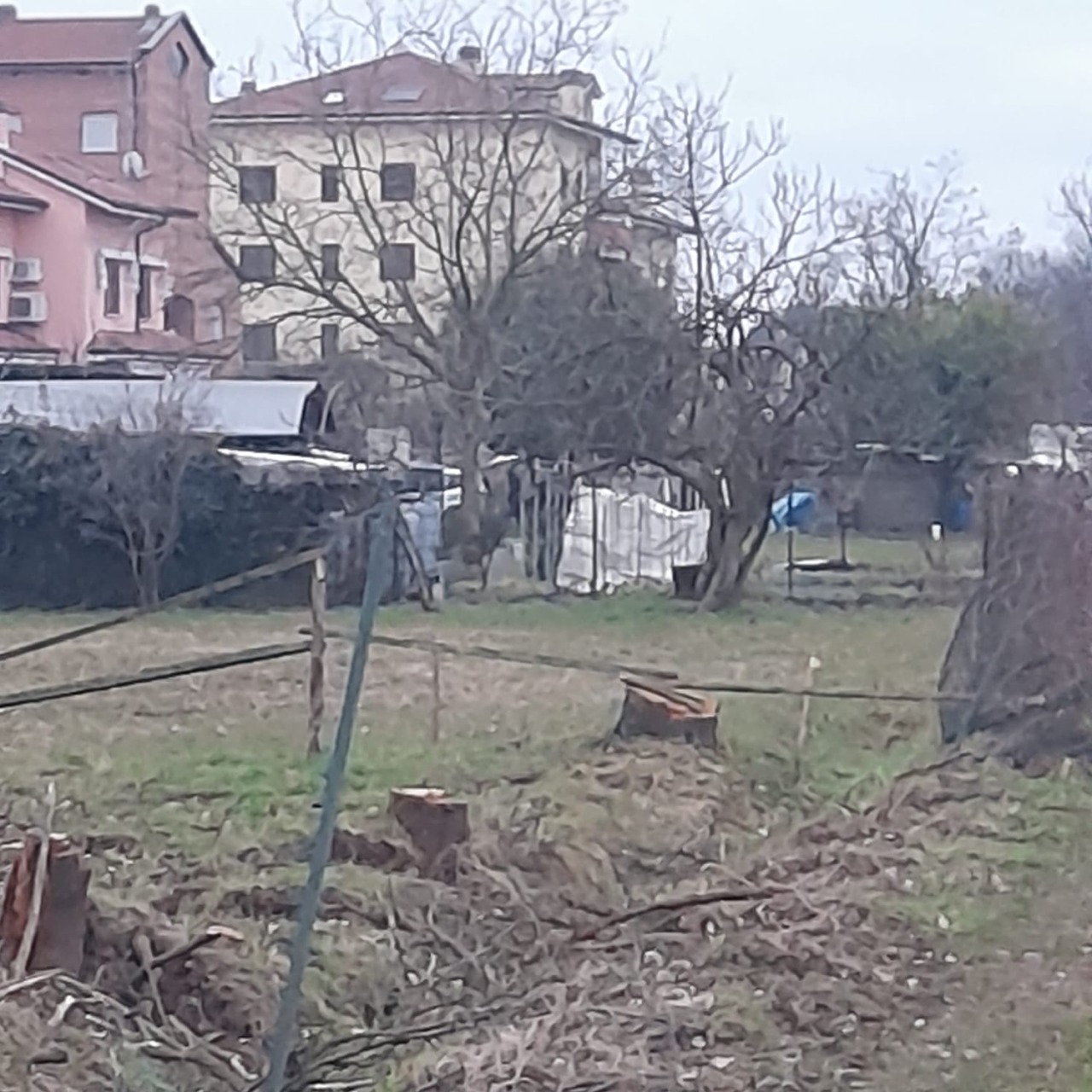 Tragedia a Vanzago, muore travolto da macchinario