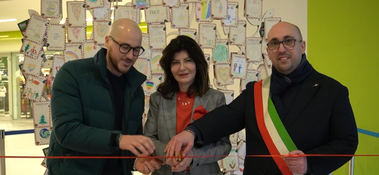 Inaugurata la mostra diffusa di “Coloriamo la Pace insieme”