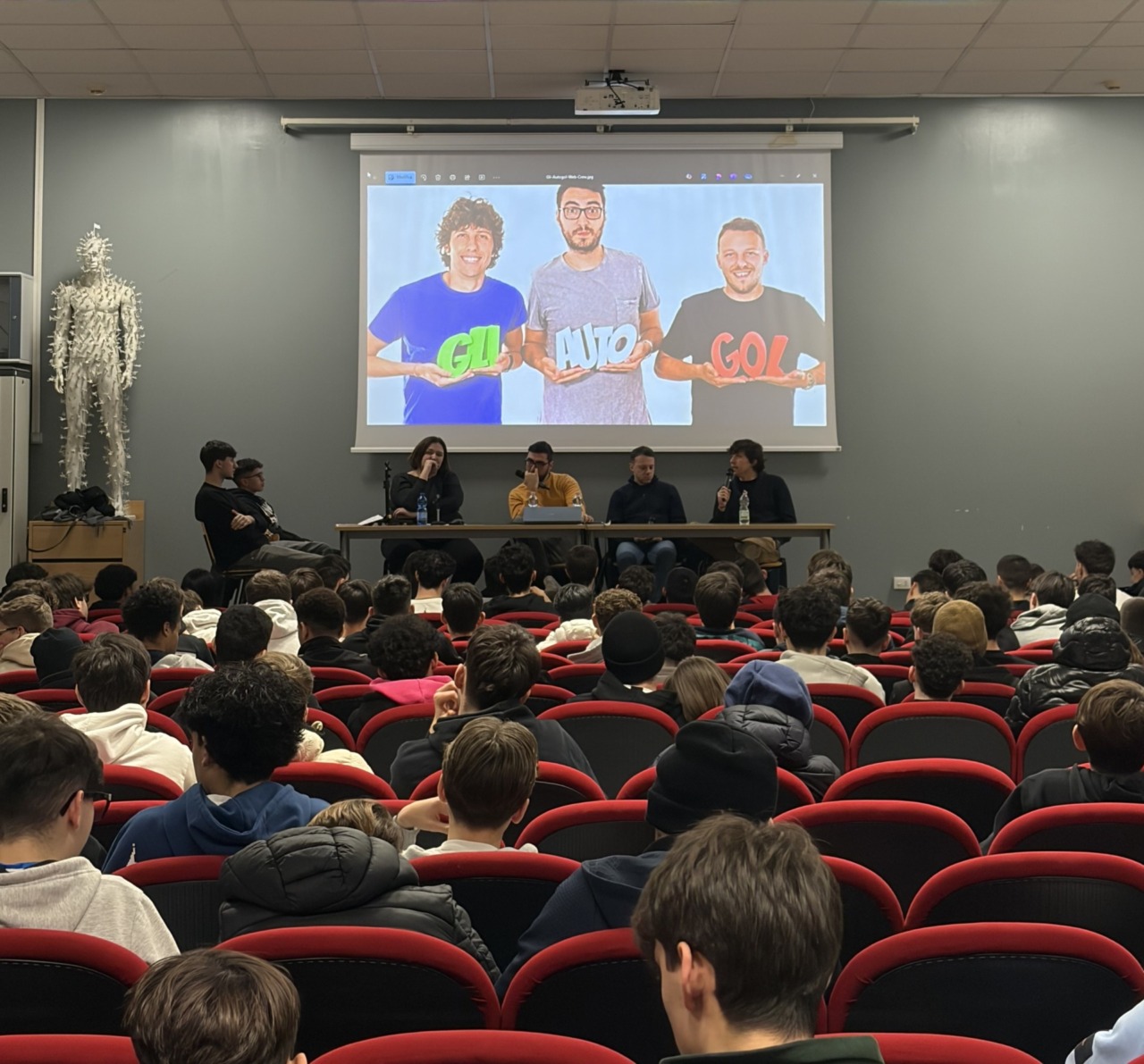 Cogestione all’Alessandrini: scuola alternativa e viva