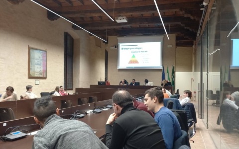 “Noi e gli schermi: un legame “solubile”?”