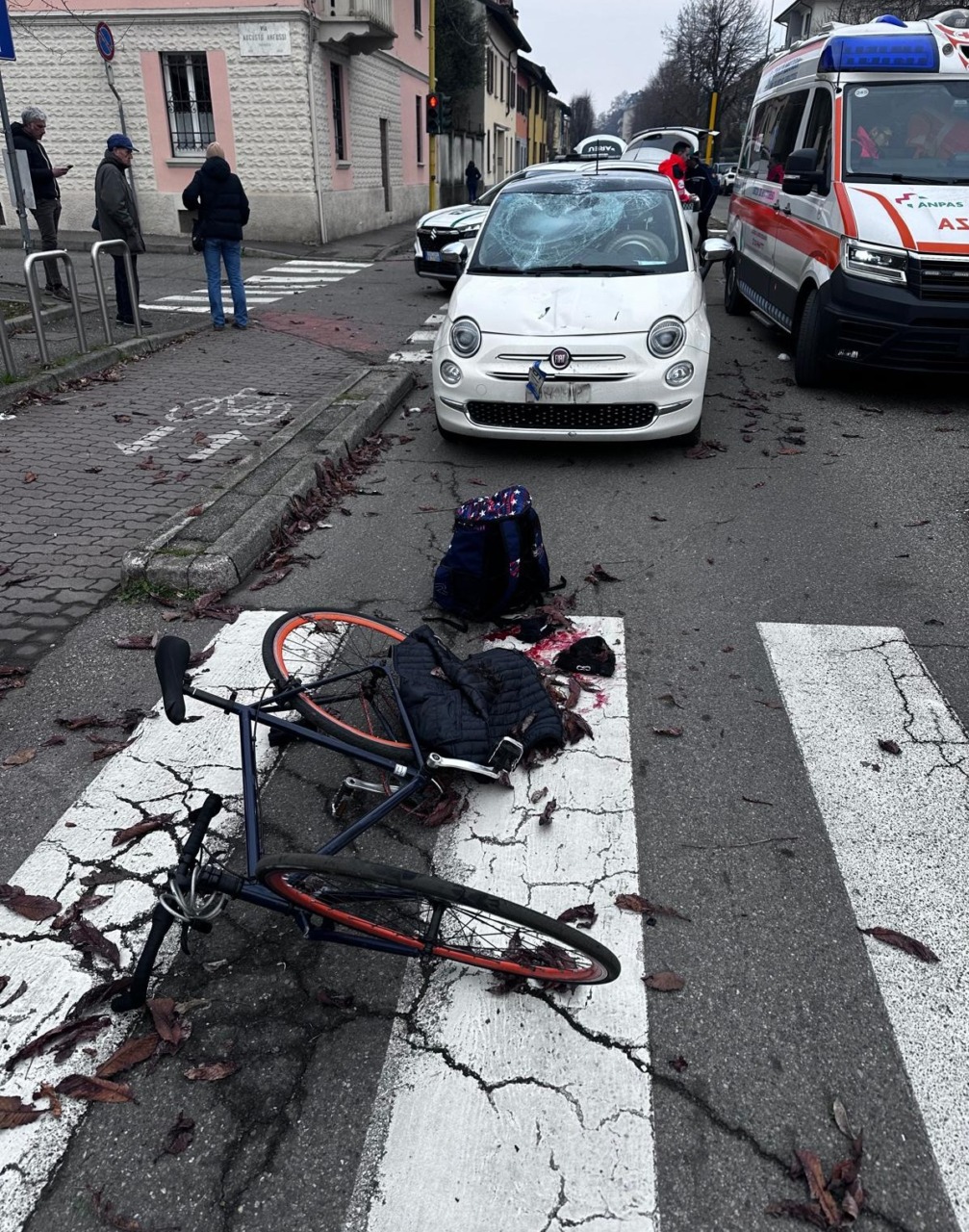 Giovane investito da un’auto finisce in ospedale