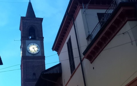 Torna a splendere l’orologio del campanile