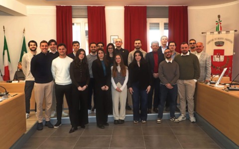 Premi di laurea a 16 giovani