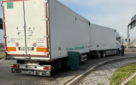 Tragedia in strada: ciclista travolto e ucciso da un tir