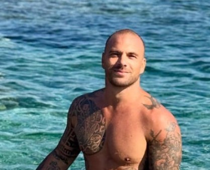 Muore a trentasette anni investito da un’auto per salvare la ragazza