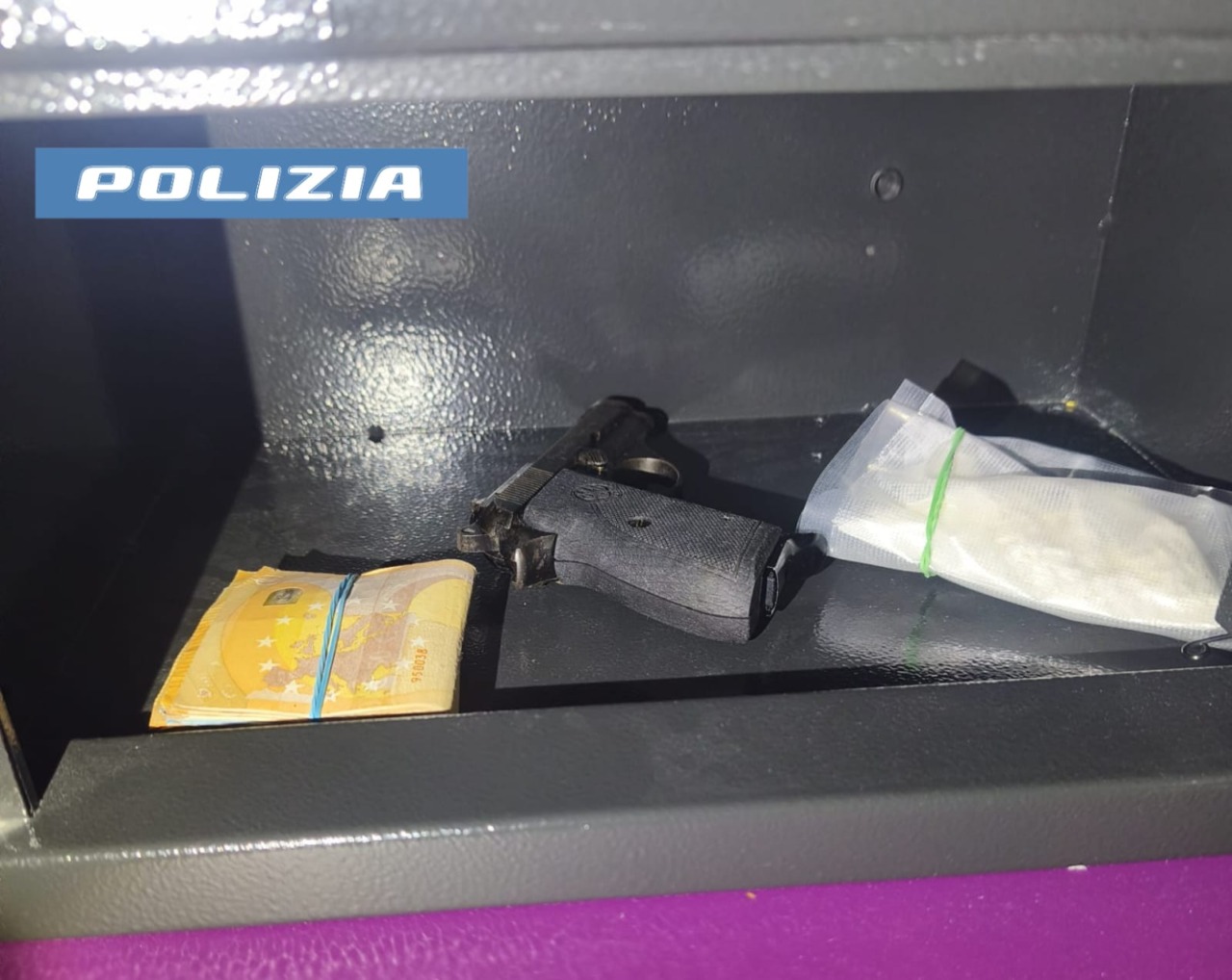 Cocaina, soldi e pistola: la Polizia di Stato arresta 29enne