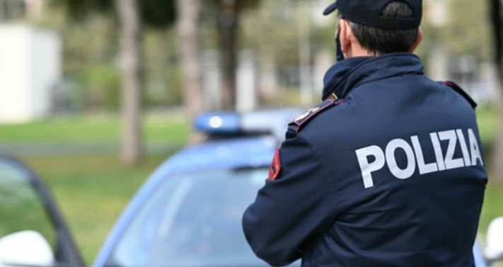 Rubano un’auto e sparano ai poliziotti: arrestati due uomini