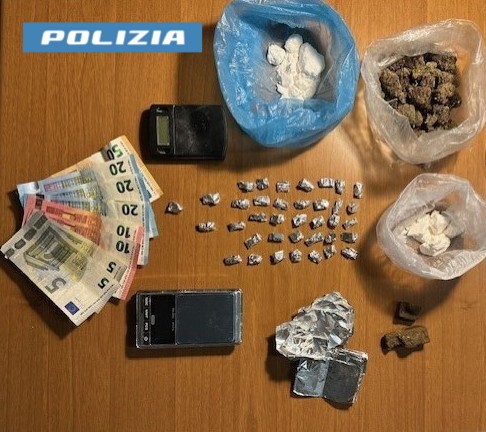 Droga nascosta in casa: la Polizia di Stato arresta un 27enne