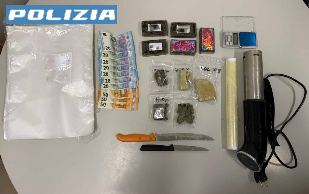 In casa con hashish e marijuana: arrestata 67enne