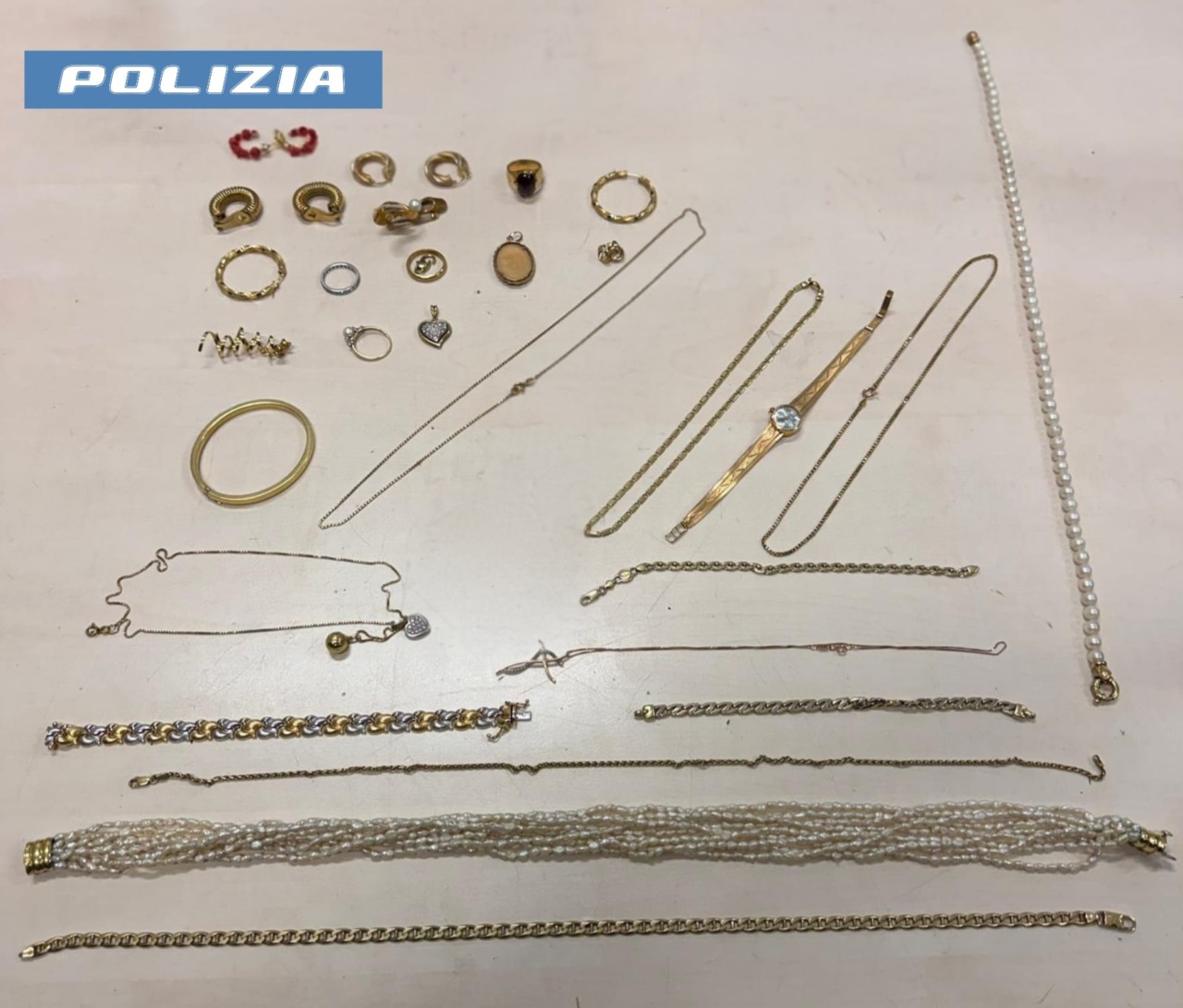 Due donne derubate di monili per 30mila euro: arrestato un 22enne