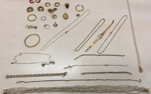 Due donne derubate di monili per 30mila euro: arrestato un 22enne