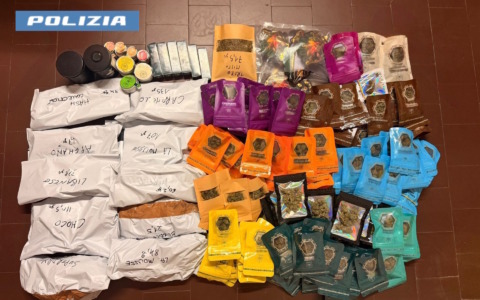 Droga e stupefacenti in casa: un arresto e un indagato dalla Polizia