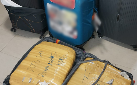 In hotel con 130 chili di Marijuana nelle valige: arrestati un uomo e una donna