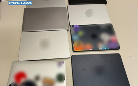 Furti all’interno del mercato comunale: arrestati quattro giovani