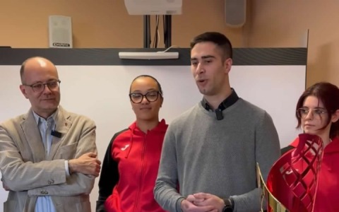 Gli studenti donano un defibrillatore al Paccagnini dopo le olimpiadi di primo soccorso