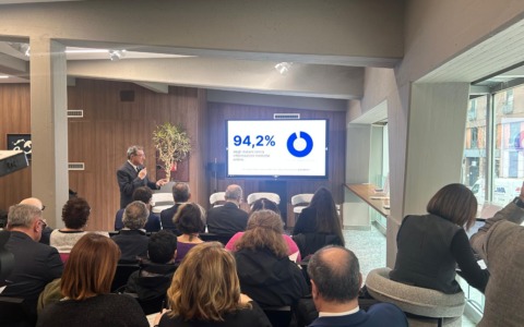 Il 94% degli italiani cerca online informazioni mediche: i dati di una rivoluzione silenziosa