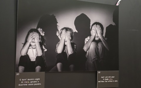 Apre la mostra “Supereroi – Proteggiamo i bambini insieme”