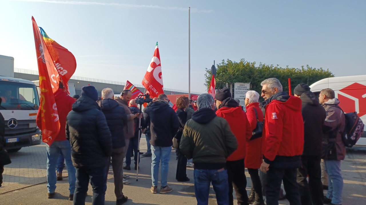 Sciopero di tutti i lavoratori Brt e presidio di protesta, dopo l’aggressione al segretario generale della Filt-Cgil Ticino Olona