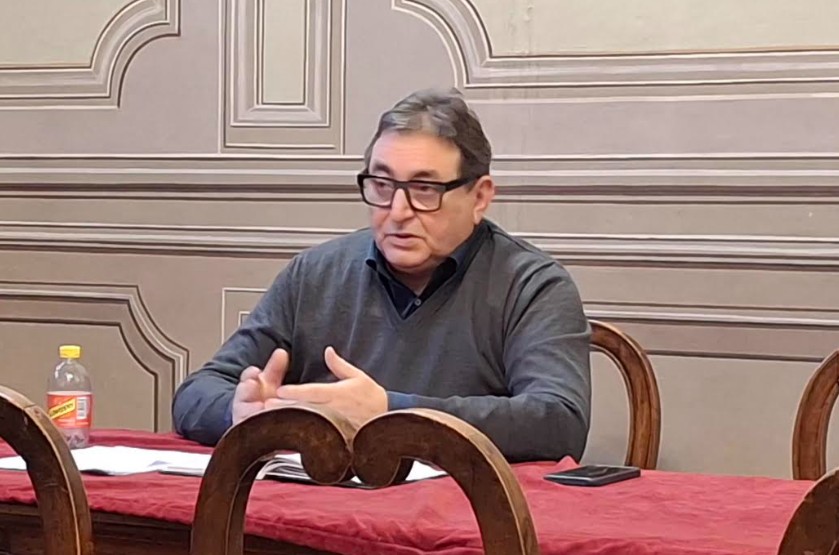 Decoro urbano e sostenibilità: al via il nuovo servizio di raccolta abiti usati