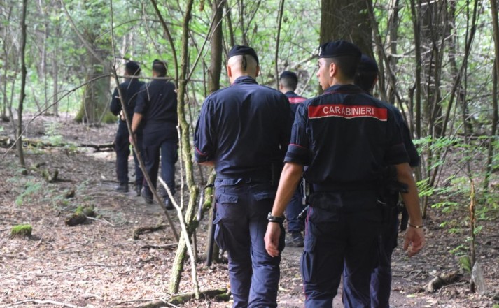Cocaina, hashish un machete e coltelli arrestate due persone