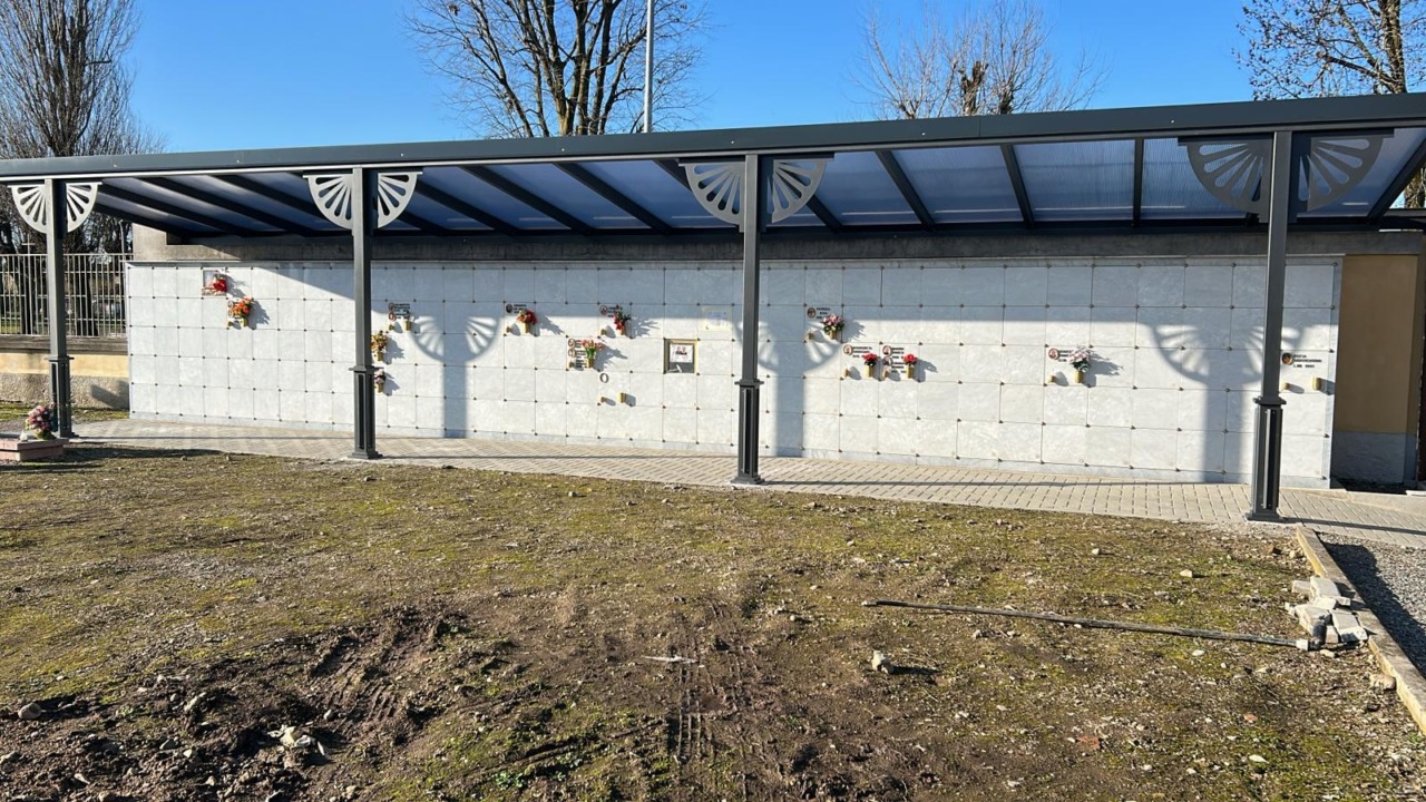 Terminata la nuova pensilina  del cimitero