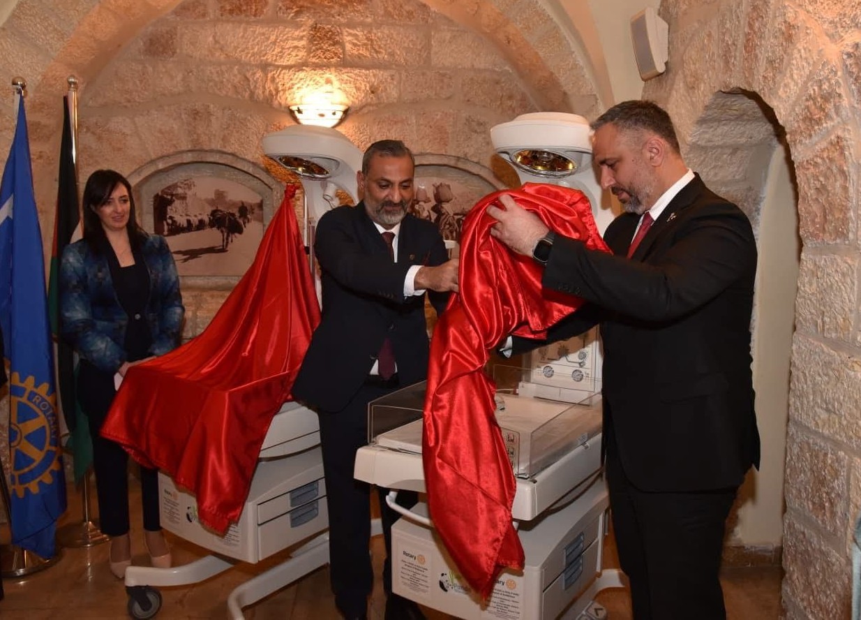 La generosità del Rotary arriva fino a Betlemme:  donate due incubatrici