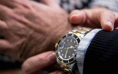 Collezionista truffato: via orologi per oltre 200mila euro