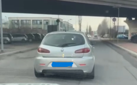 Fugge in auto dagli agenti e poi ne ferisce uno: arrestato