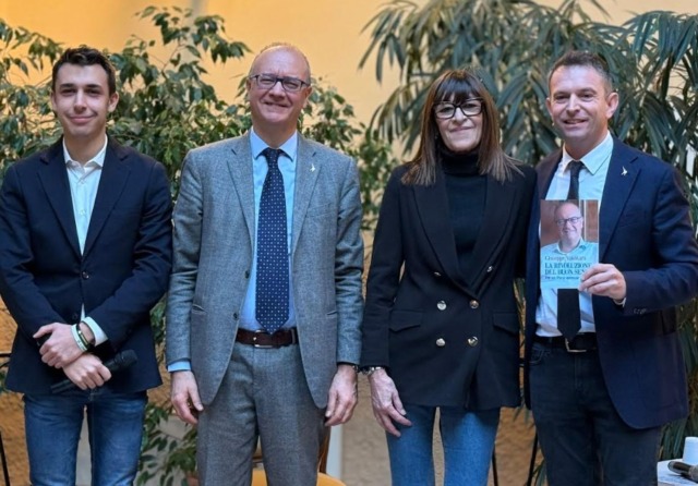 «Merito, disciplina e scuola che torna a parlare di lavoro», in 200 ad applaudire il Ministro Valditara