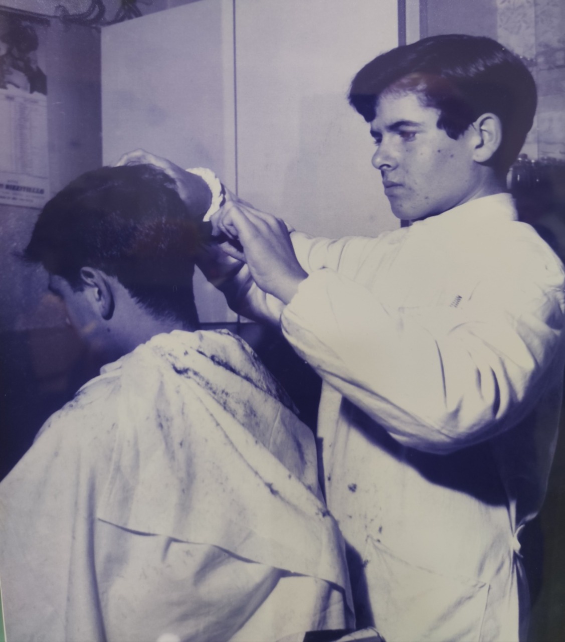 Lo storico parrucchiere abbassa la serranda dopo 56 anni