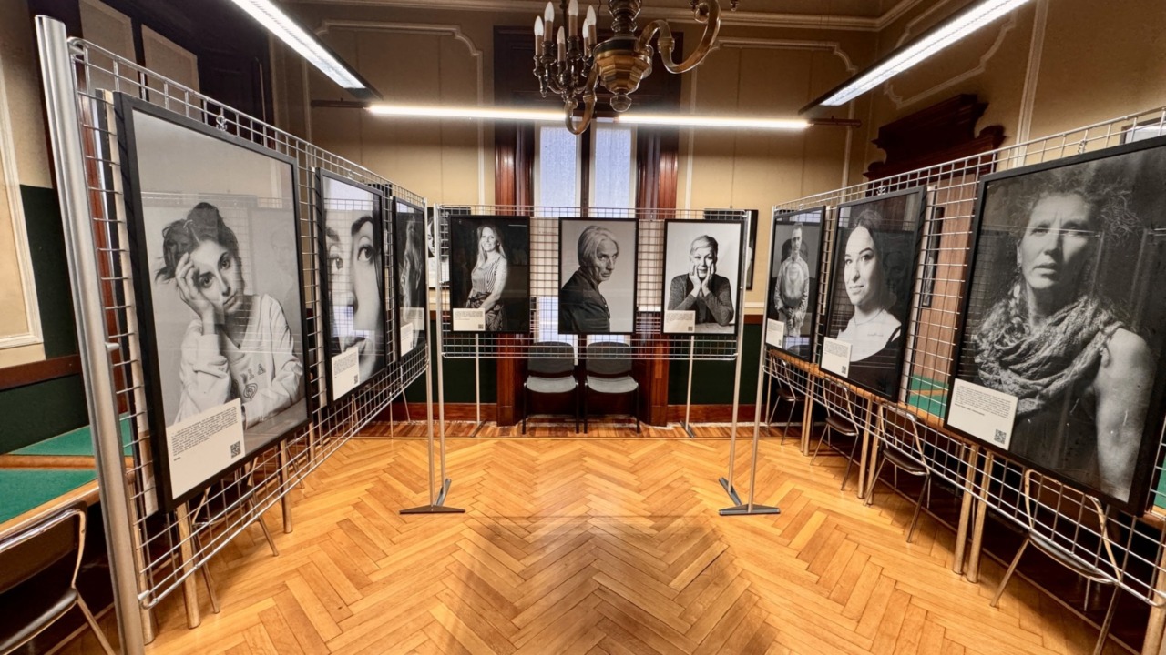 Disturbi del comportamento alimentare: dopo la serata a teatro, ora una mostra