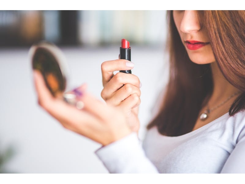 Cambio stagione e skincare: come preparare la pelle al sole tra prevenzione e nuove abitudini