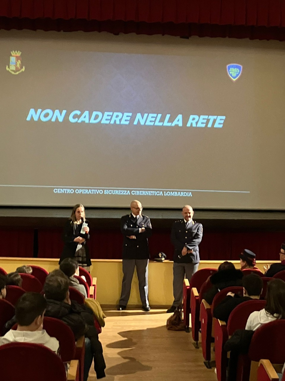 Sicurezza online, studenti delle medie a lezione dalla Polizia postale