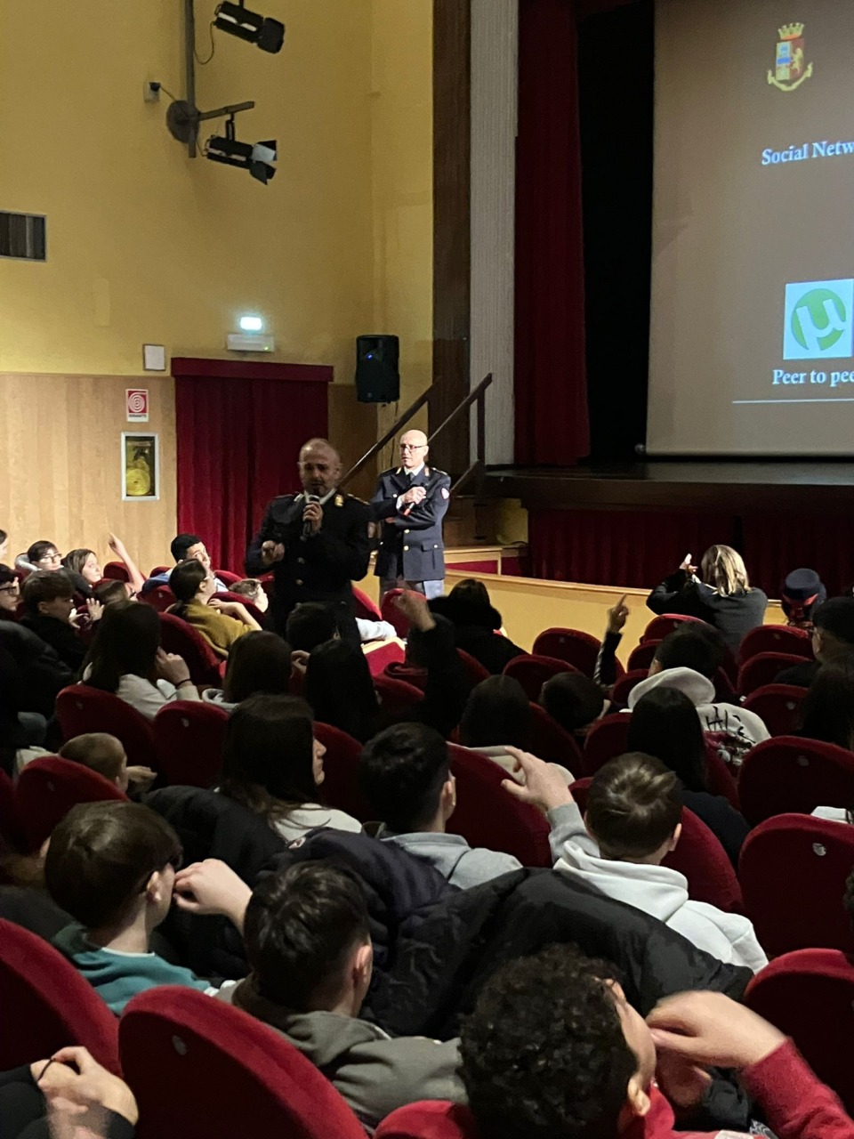 Sicurezza online, studenti delle medie a lezione dalla Polizia postale