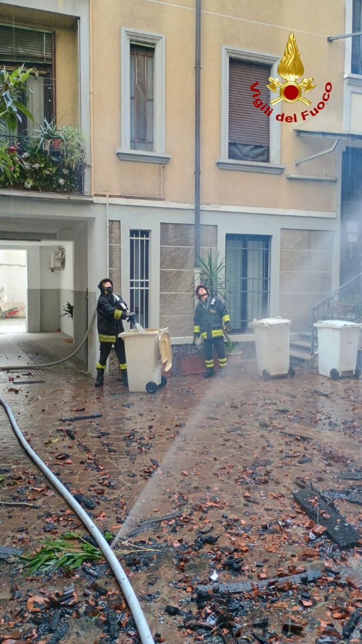 incendio palazzina milano via menabrea vigili del fuoco