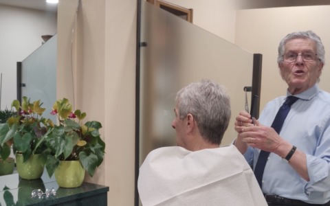 Lo storico parrucchiere abbassa la serranda dopo 56 anni