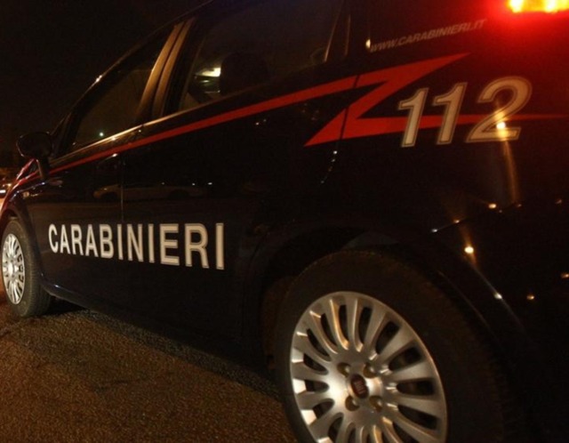 Uomo gambizzato in strada: è grave