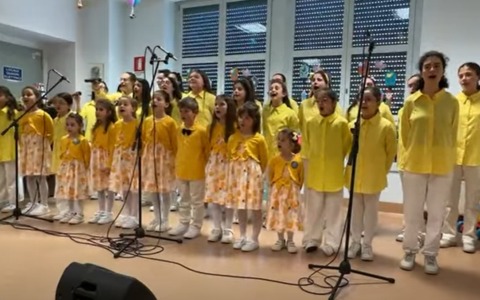 La «Forza della vita» cantata  dal Coro delle Stelle  risuona nei corridori del Niguarda