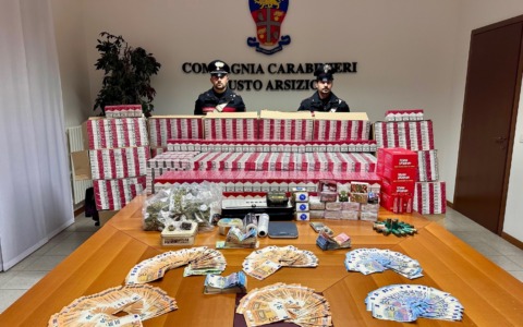 Maxi sequestro di sigarette di contrabbando e quasi otto chili di droga
