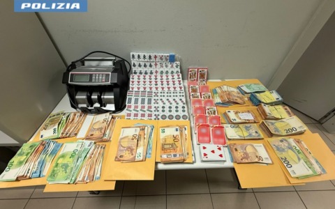 Sequestrata una bisca clandestina e denunciate 13 persone per gioco d’azzardo