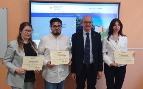 Visita del ministro Valditara al Liceo Cavalleri dopo il gesto eroico di tre professori: “Esempi positivi vengano valorizzati nella scuola e nella società”