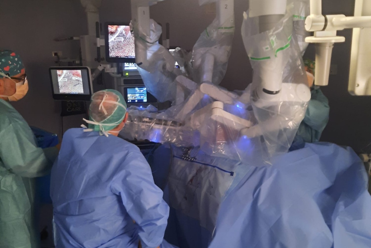 Chirurgia robotica: al Fornaroli un intervento d’eccellenza