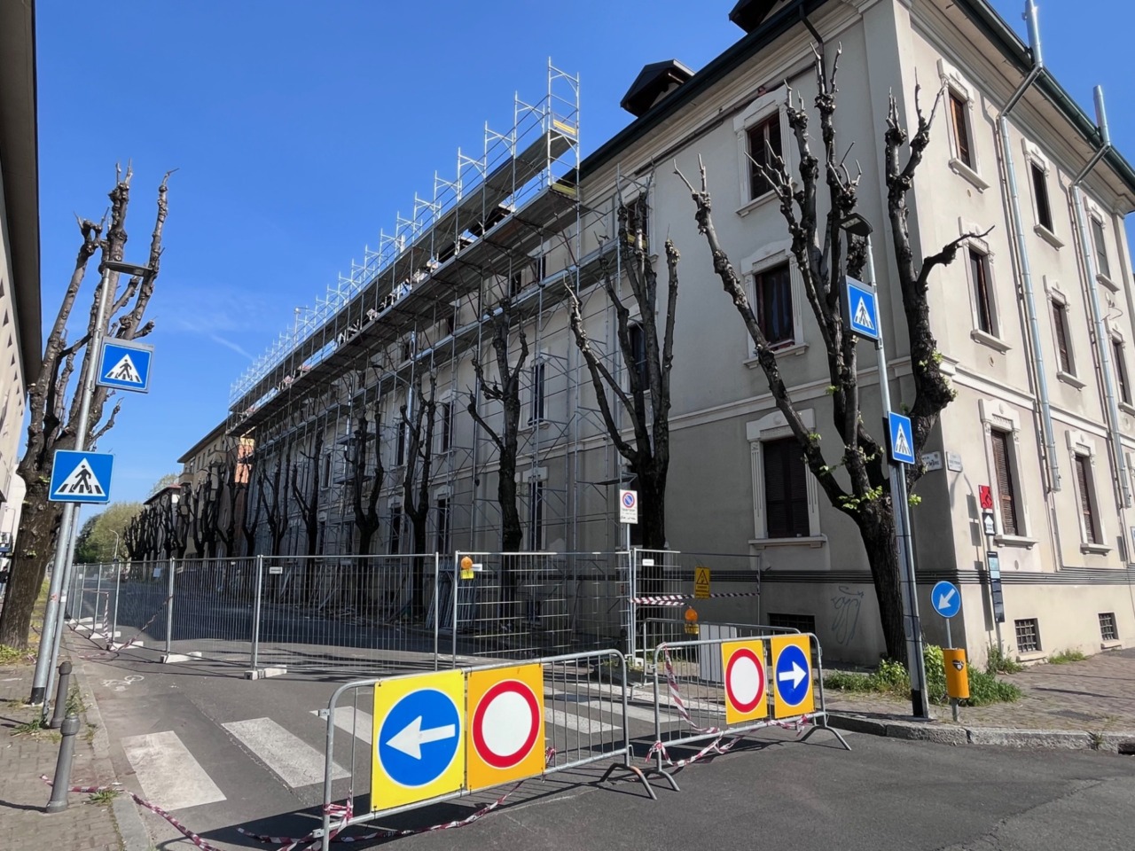 In corso il recupero degli oggetti nella palazzina sgomberata per l'incendio
