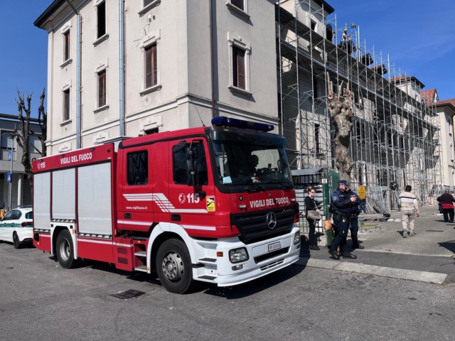 In corso il recupero degli oggetti nella palazzina sgomberata per l’incendio