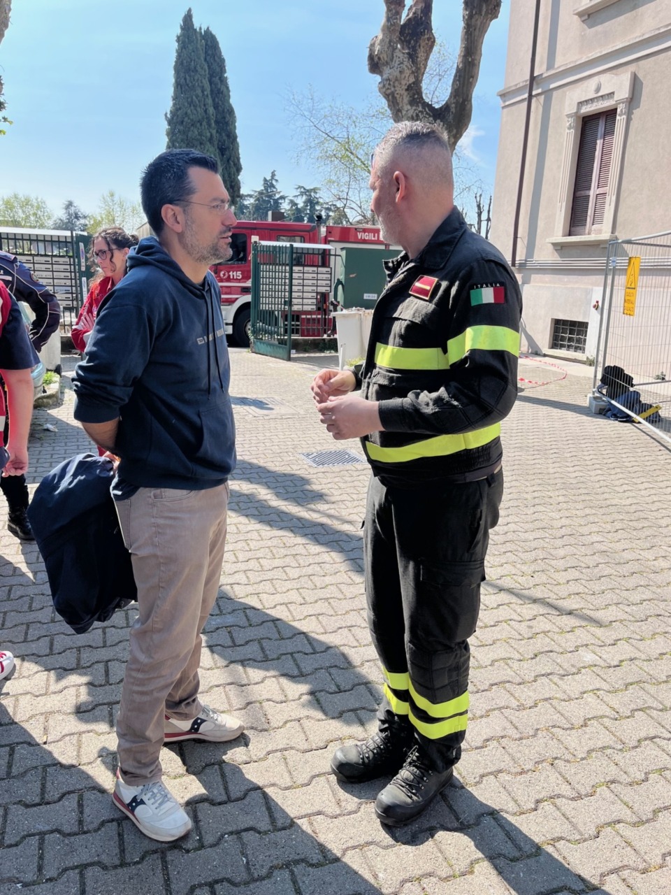 In corso il recupero degli oggetti nella palazzina sgomberata per l'incendio