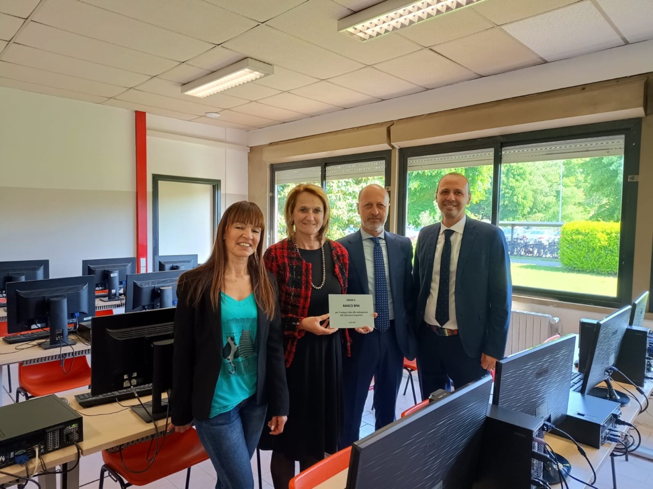 Lingue e digitale: inaugurato il nuovo laboratorio del “Bachelet”